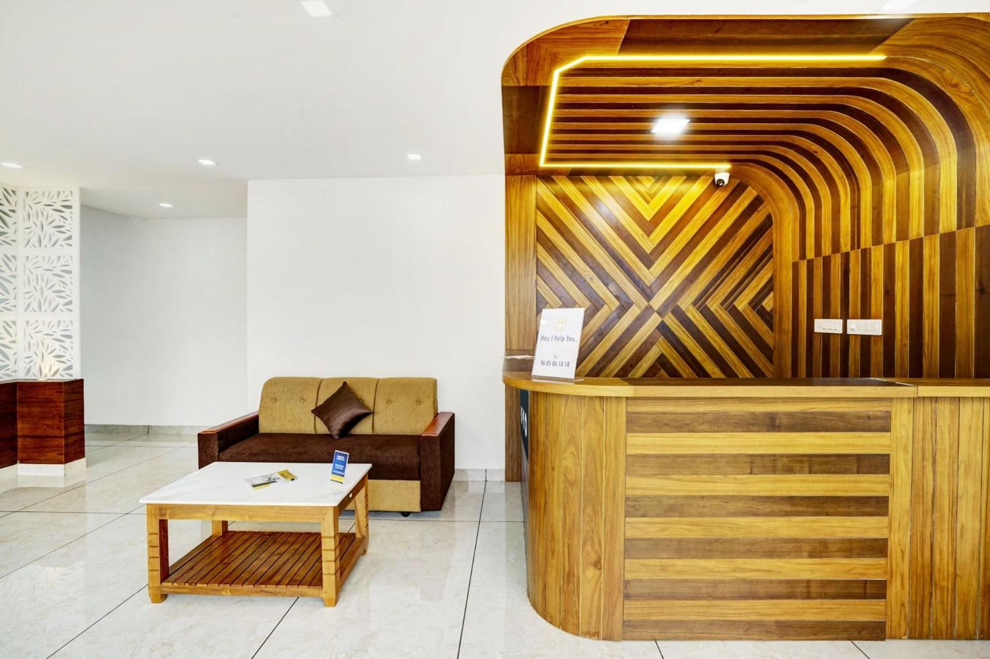 Hotel O Grand Parassini Pāppinisseri Extérieur photo