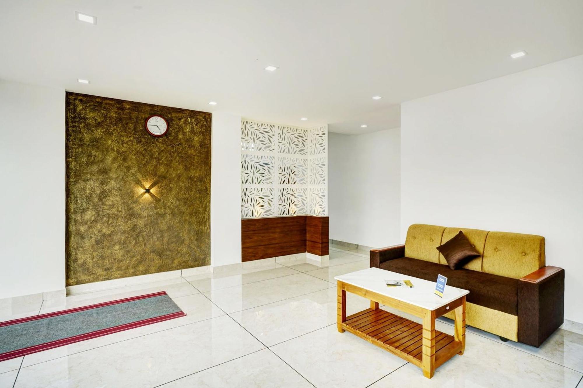 Hotel O Grand Parassini Pāppinisseri Extérieur photo