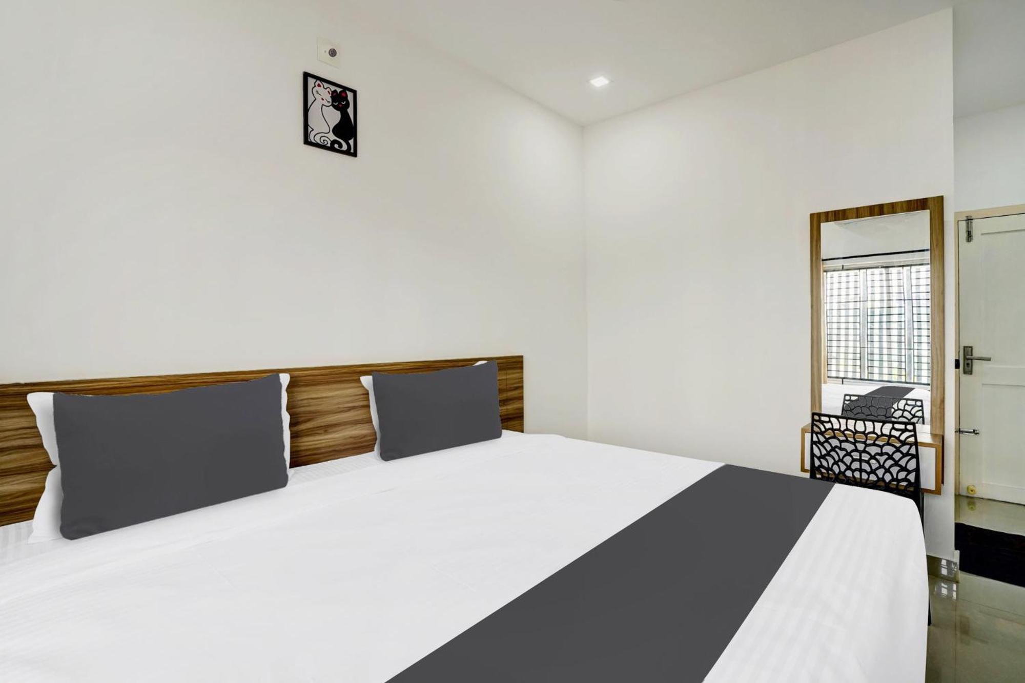 Hotel O Grand Parassini Pāppinisseri Extérieur photo