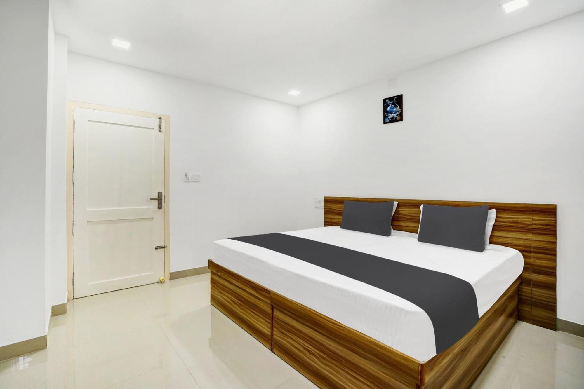 Hotel O Grand Parassini Pāppinisseri Extérieur photo