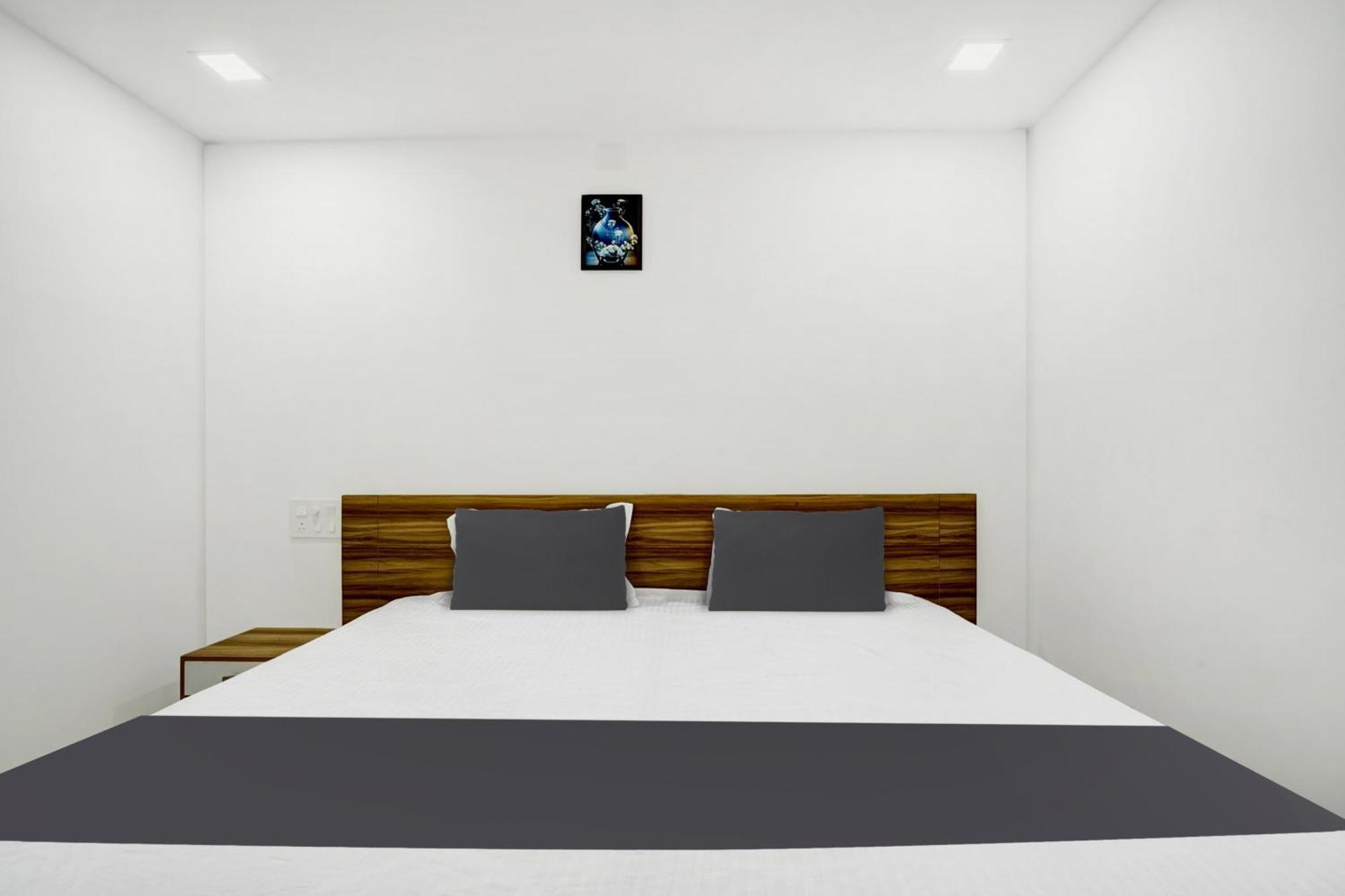 Hotel O Grand Parassini Pāppinisseri Extérieur photo