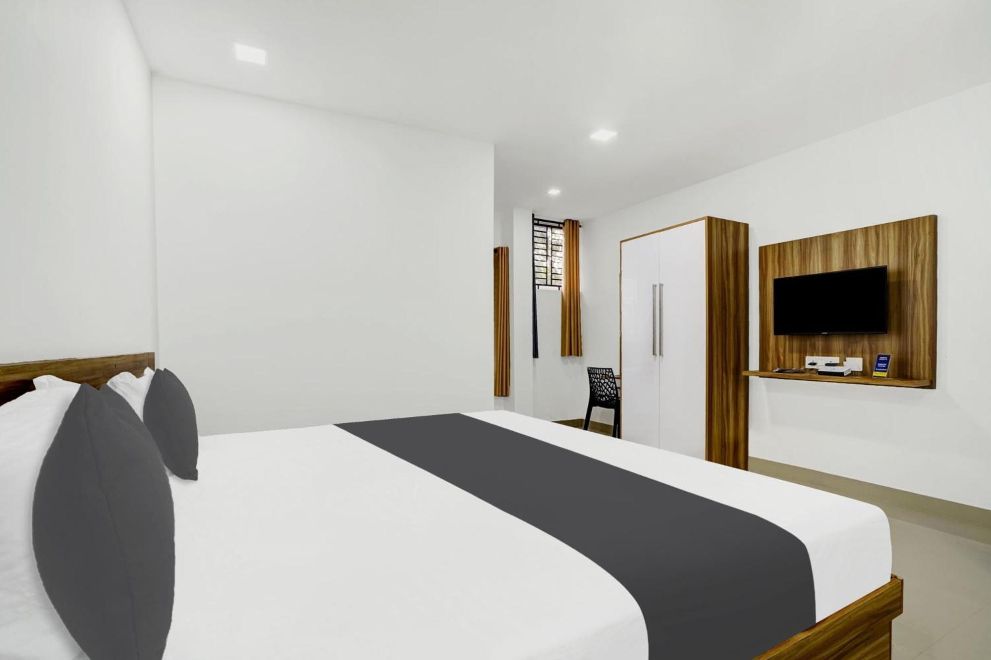 Hotel O Grand Parassini Pāppinisseri Extérieur photo