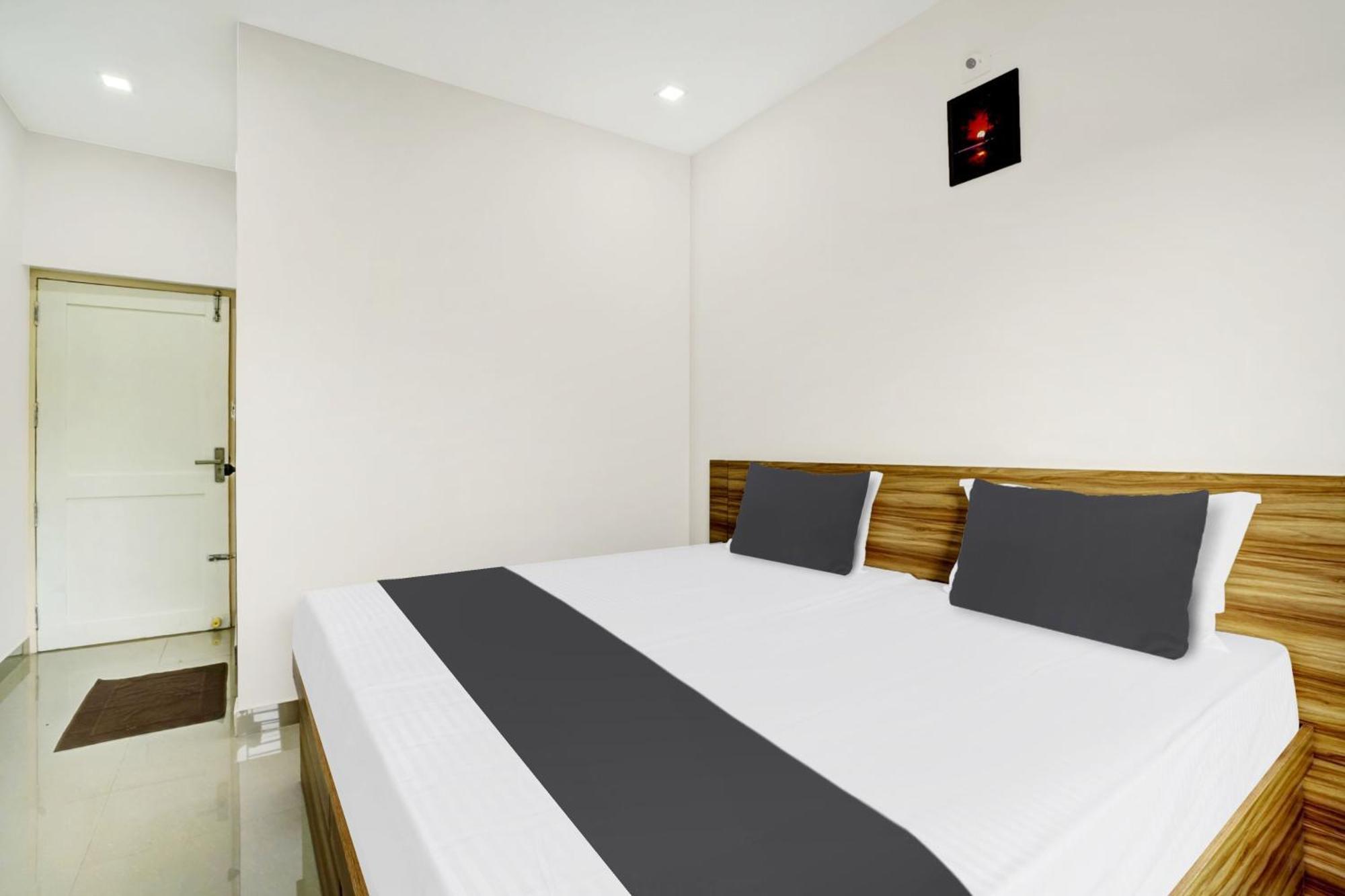 Hotel O Grand Parassini Pāppinisseri Extérieur photo