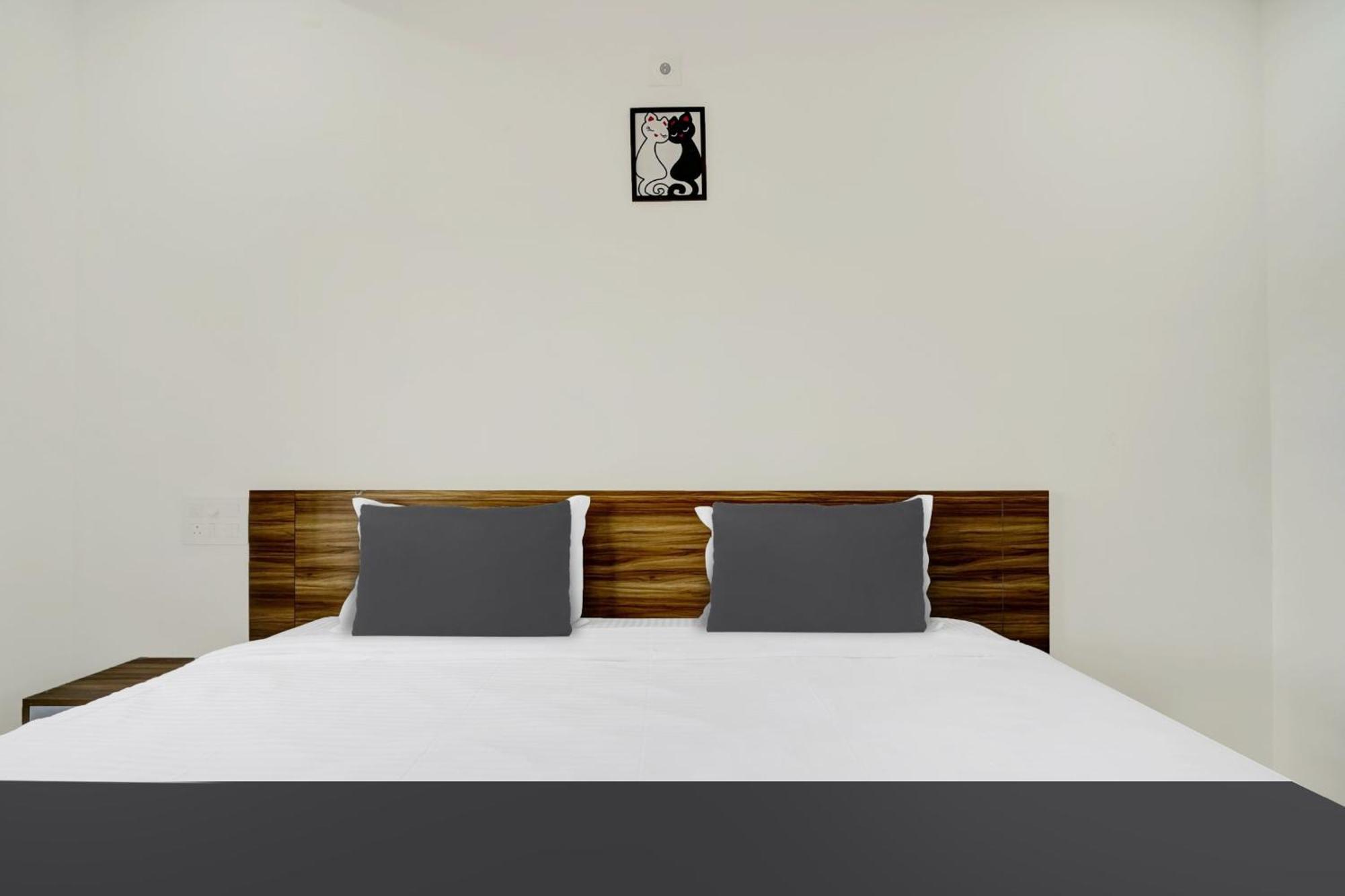 Hotel O Grand Parassini Pāppinisseri Extérieur photo